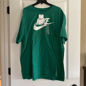 Men’s green Nike t shirt